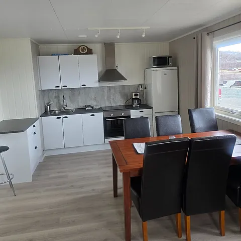 Kjøkken og spisebord